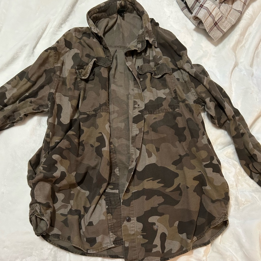 Camo Print flannel 💚💚💚🤎🤎🤎